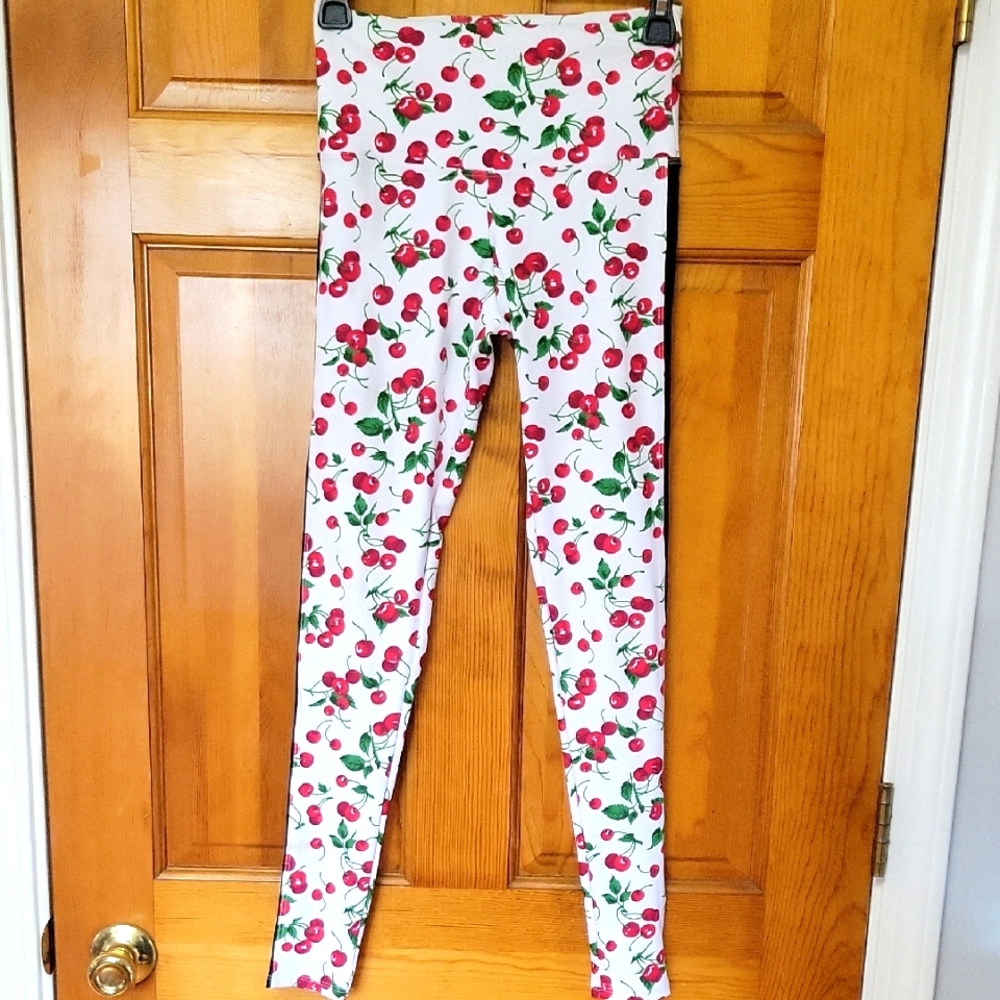 STRUT THIS ADORABLE CHERRY PRINT TUXEDO LEGGINGS SIZE SMALL